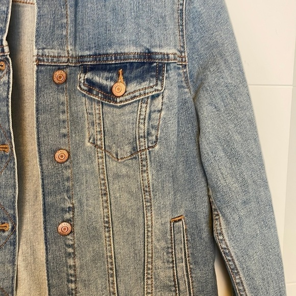 𝅺Old Navy Jean Jacket - Picture 4 of 8